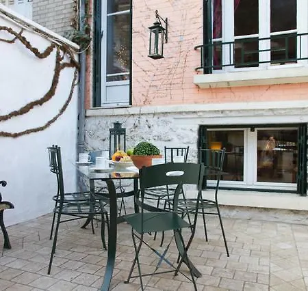 Ribot Villa